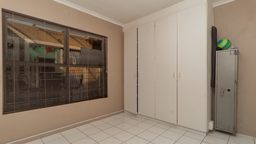 2 Bedroom Property for Sale in Glenwood Western Cape